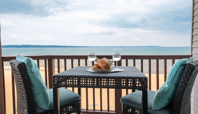 Waterfront Haven 215|Balcony|Direct Beach Access|Near Downtown