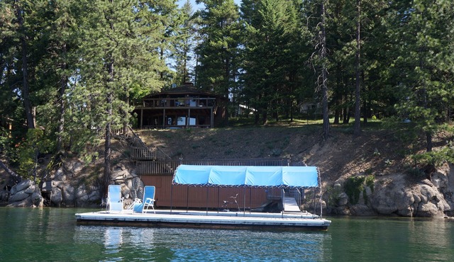 Waterfront Hayden Lake 3BD cabin, private dock & covered slip. Awesome Fishing!