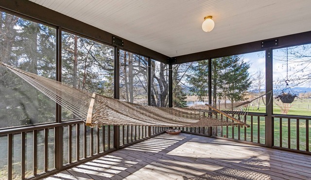 Waterfront hideaway with views, private dock on Pend Oreille River, kayaks & W/D