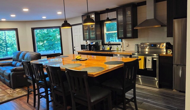 Waterfront home on Chippewa RivernNewly constructed. Sleeps 4, accom. up to 6 in Loretta