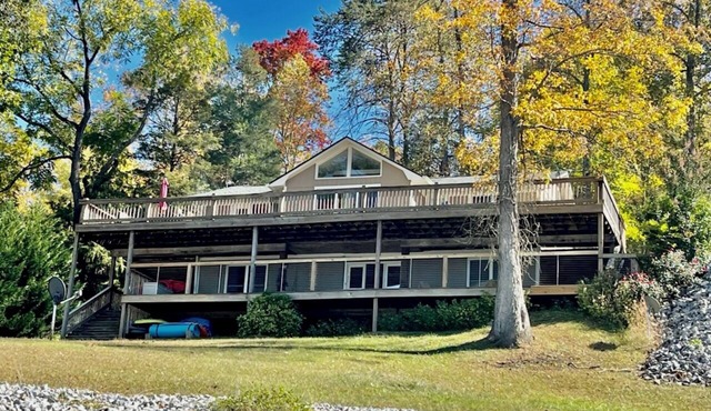 Waterfront Home on Beautiful Norris Lake with No steps to Lake