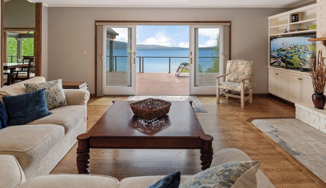 Waterfront Home Sleeps 18 | Pet Friendly | Huge Yard, Dock, Boat Lift
