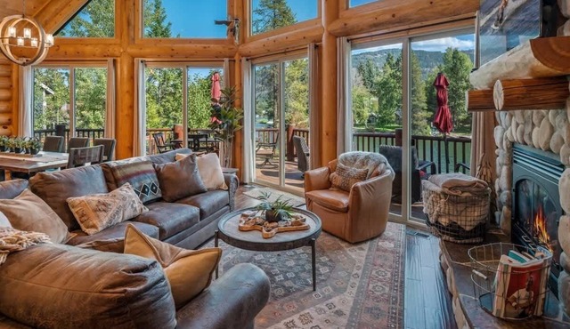 Waterfront Log Home, Dock, Hot Tub, and Pickleball