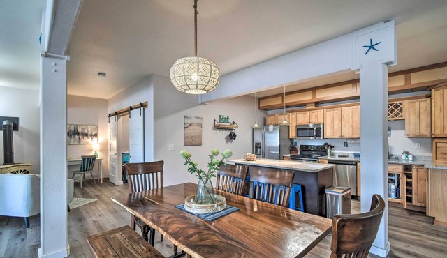 Waterfront Vacation Rental in Ocean Shores
