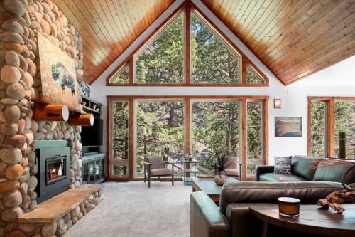 Waters Edge Lodge