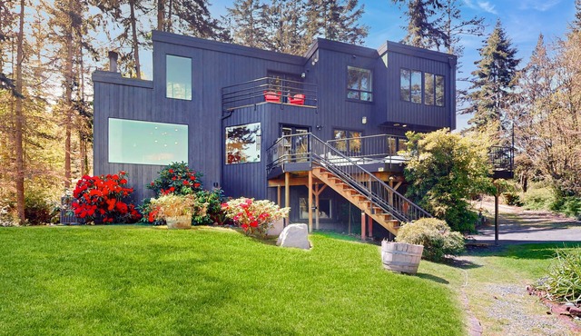 Waterview Retreat in Coupeville – Mt. Baker & Saratoga Passage Views