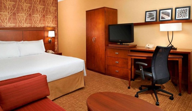 Welcome to Detroit Auburn Hills! Parks nearby and relax at our Indoor Pool!