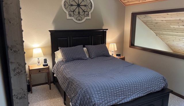 Welcoming 2-bedroom condo in quiet Snowater Resort.