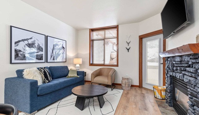 Welcoming Condo with a Shared Hot Tub, Pool and Club Solitude Access
