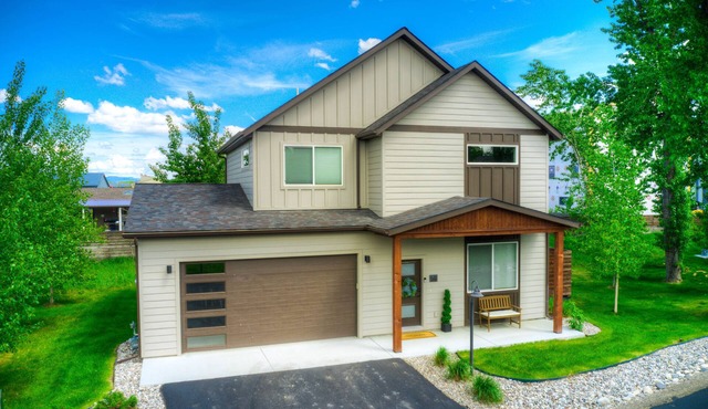 Well-appointed cottage with Gallatin River access