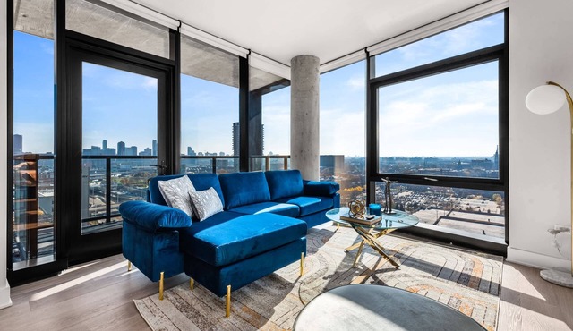 West Loop Balconied 2BR for Upscale Tours in Chicago