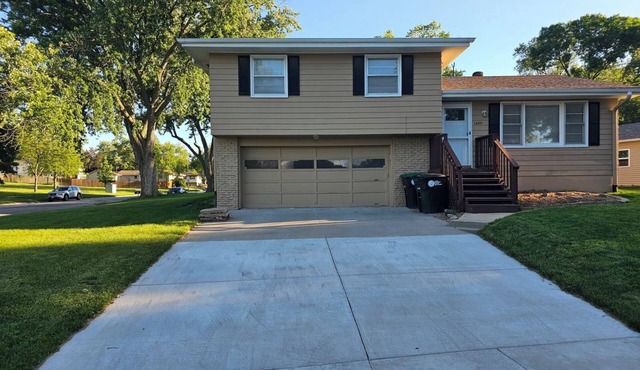 West Omaha home. clean, nice & safe ! Near a park