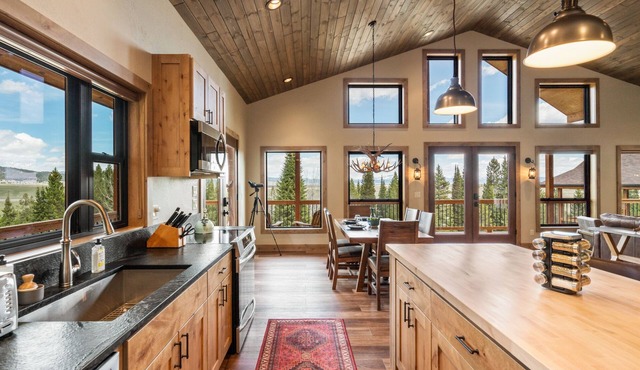 West Yellowstone Vacation Rental, Guest Lodge up to 6 Guests