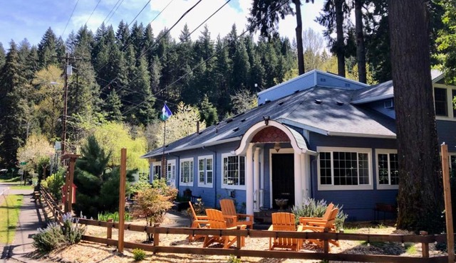 Westfir Lodge & Mountain Market
