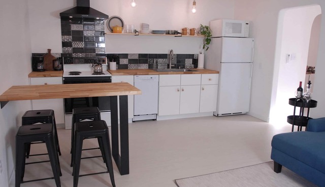 Where east foothills meet downtown- Beautifully designed one bedroom apartment.