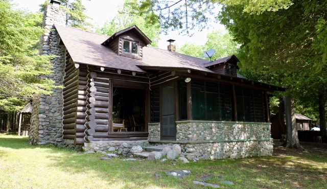 Whitney Bay Getaway with Bunkhouse on Drummond Is