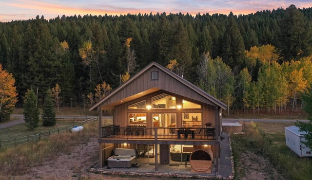 Wild Skies Lodge | Hot Tub, Barrel Sauna, Fire Pit, Close to Yellowstone!