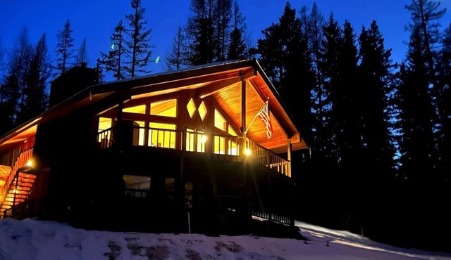 Wilderness Retreat in Montana: Luxurious Mountain Glamping Experience on Lake McGregor