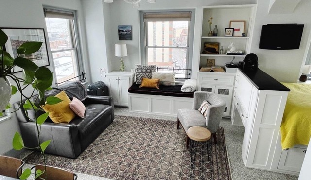 Wilma Digs: Downtown with Mountain Views