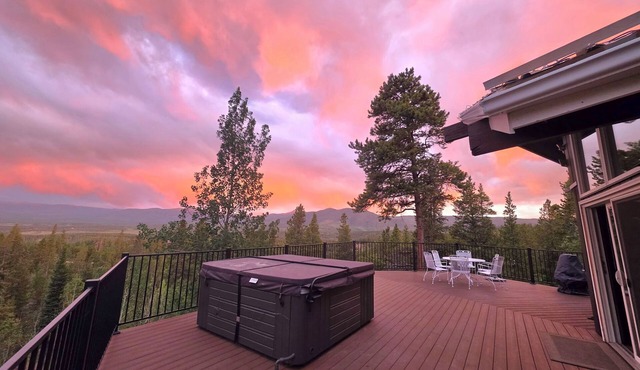 WinterPark Chalet-3br/2ba. 2decks/hottub/mtn views. Skiing/Hiking/Biking nearby.