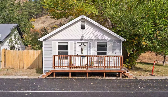 Wolf Creek Fly Fly Fishing and Fun Adventure Bungalow
