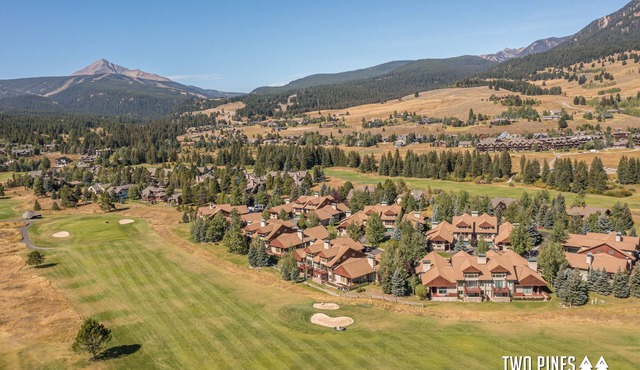 Wonderful Big Sky Home! Hot Tub, Fireplace, 15 min to Resort, 5 min to Town Cent