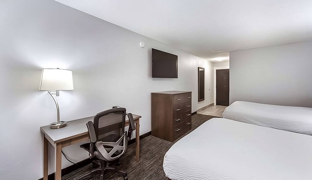Wonderful Place To Stay! 2 Family-friendly Units w/Pool Access. Free Parking!