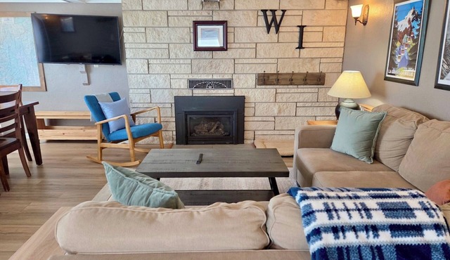 Wrangle In-Dog Friendly! A Block Above Downtown Winthrop!