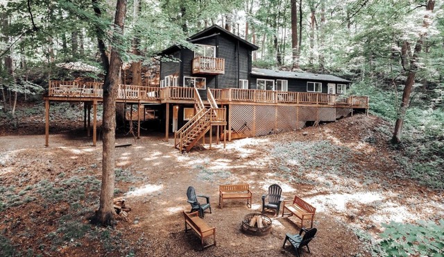 Wraparound Deck | DogFriendly | HotTub | GameLoft in Rockbridge