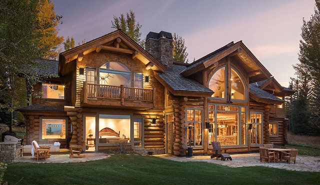 Wyoming style villa located near Wilson, with expansive Snake River views.