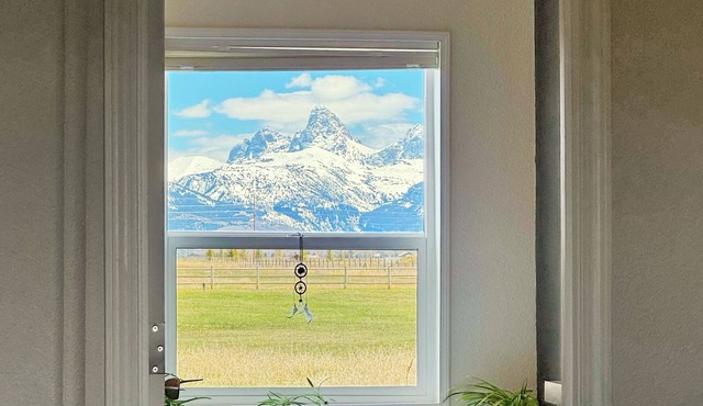 Yellowstone Get-Away w/Hot Tub & Grand Teton View
