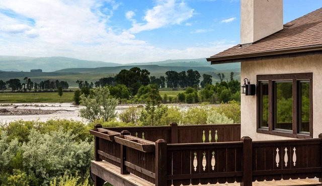 Yellowstone Manor:Livingston