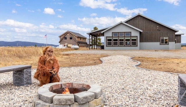 Yellowstone Modern Mountain View,Hot tub, Gamesl,Fire Pit, 25min to Yellowstone