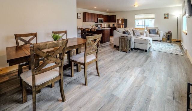 Yellowstone Retreat Rentals U2: two blocks from Yellowstone!