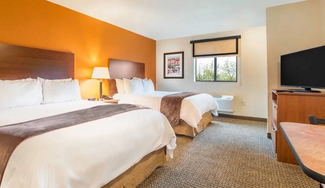 Your Pet-friendly Home Base near Fiddlers Grove & Historic Downtown Lebanon