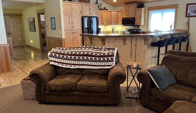 Your Restful Retreat in the Woods at Crescent Lake - Fastest WiFi in the area.