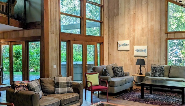 Zinc Spur, Spacious Private Retreat, Great for family events, Pet Friendly!