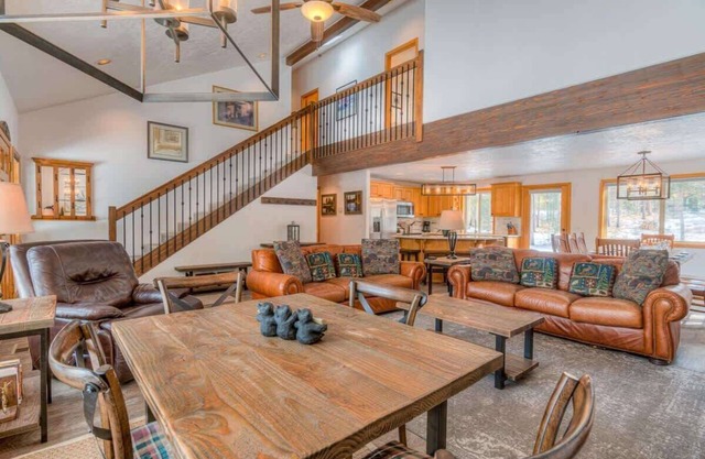 12 sharc passes, game room in the garage, private hot tub, Perfect family vacation home!
