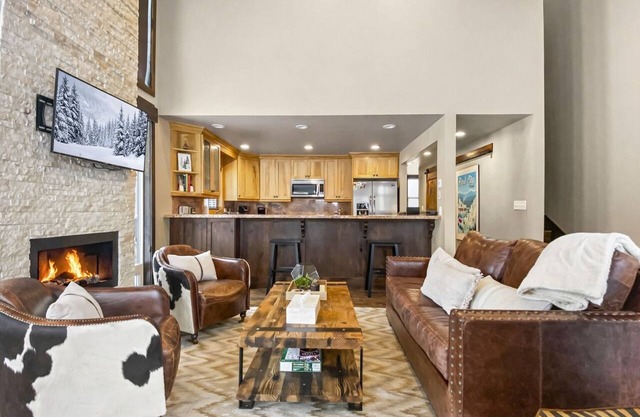 3 Kings condo near PCMR base pool hot tub retreat