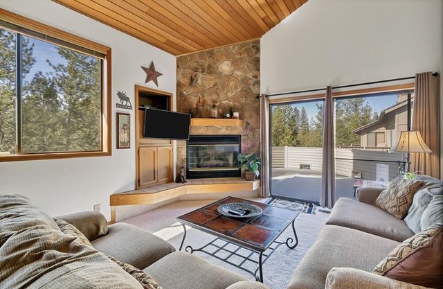 8 Crag Lane 4 Bedroom Home