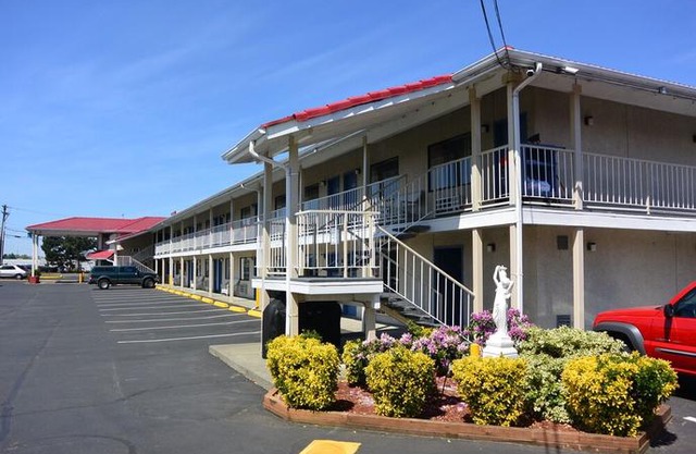 Days Inn by Wyndham Lakewood South Tacoma