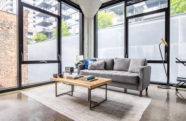 Generous River North 1BR w/Gym, Rooftop walk to L and Parks, by Blueground