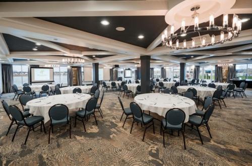 Holiday Inn Grand Ihg Hotel 