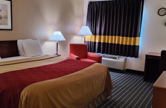 Hometown Inn Suites 