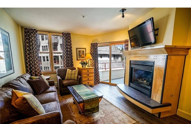 Outstanding 2BR in River Run. Fully stocked, steps from gondola and shopping in Dillon