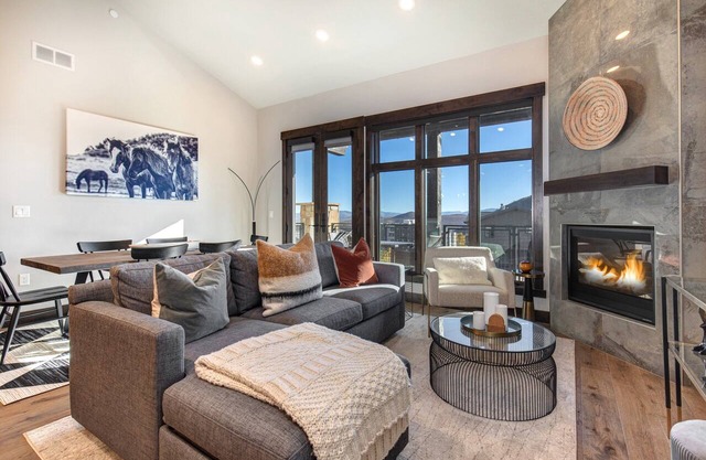 Park City Blackstone 3L: Cozy 2BR condo in Canyons Village, sleeps 8 with mountain views.
