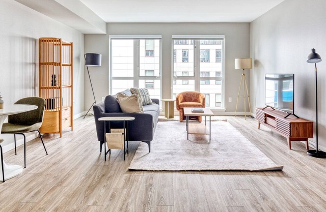 Stellar SLU 1BR w/ Gym & Parking, walk to Space Needle, by Blueground
