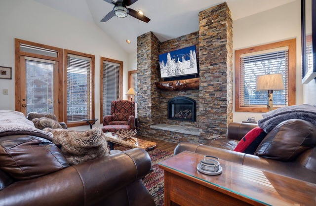TR1211 | Phenomenal Mtn Getaway | Close to Skiing | Hot Tubs | A/C
