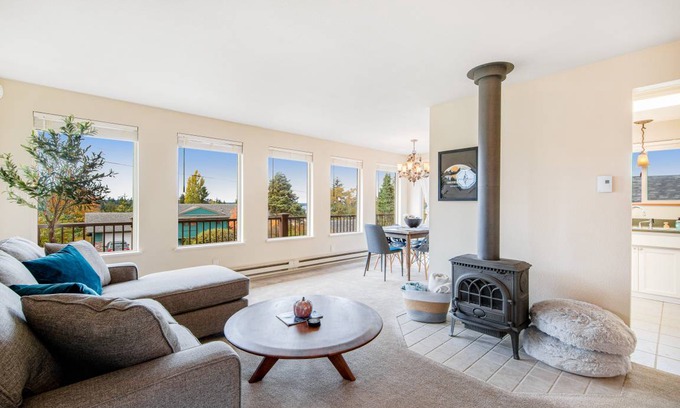 University Place House | 144 m² House ∙ 3 bedrooms ∙ 5 guests
