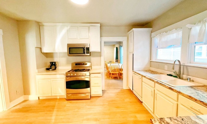 Central Tacoma House | 20% off for this new 3b/3b downtown Tacoma comfortn